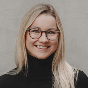 Portrait von Julia Planteu, MAProjektmanagerin Personalentwicklung & Unternehmenskommunikation