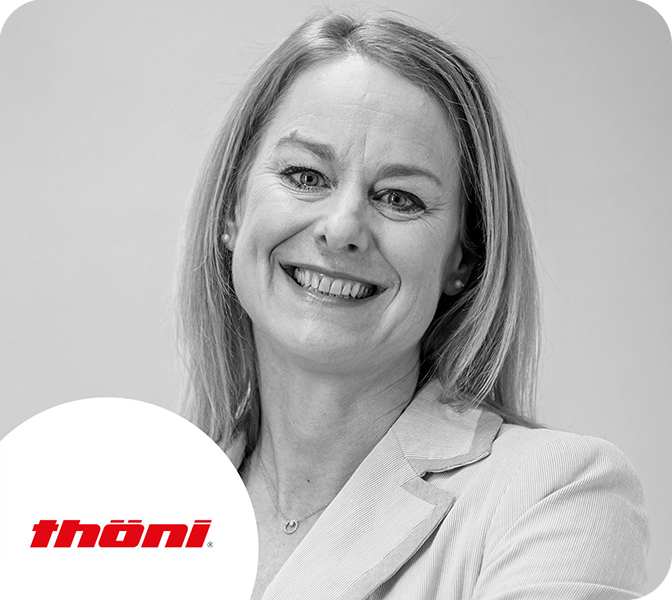 Mitarbeiter-App Kaffeeplausch Linz - LOLYO-fluencerin Petra Hammerle, Thoeni Unternehmensgruppe - Portrait - Logo