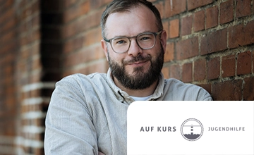 Mitarbeiter-App Success Story Auf Kurs Jugendhilfe Sozialwesen Logo + Profilbild Jakob Tiroke